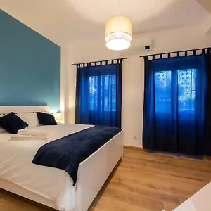 Bed & Breakfast Across The Roma